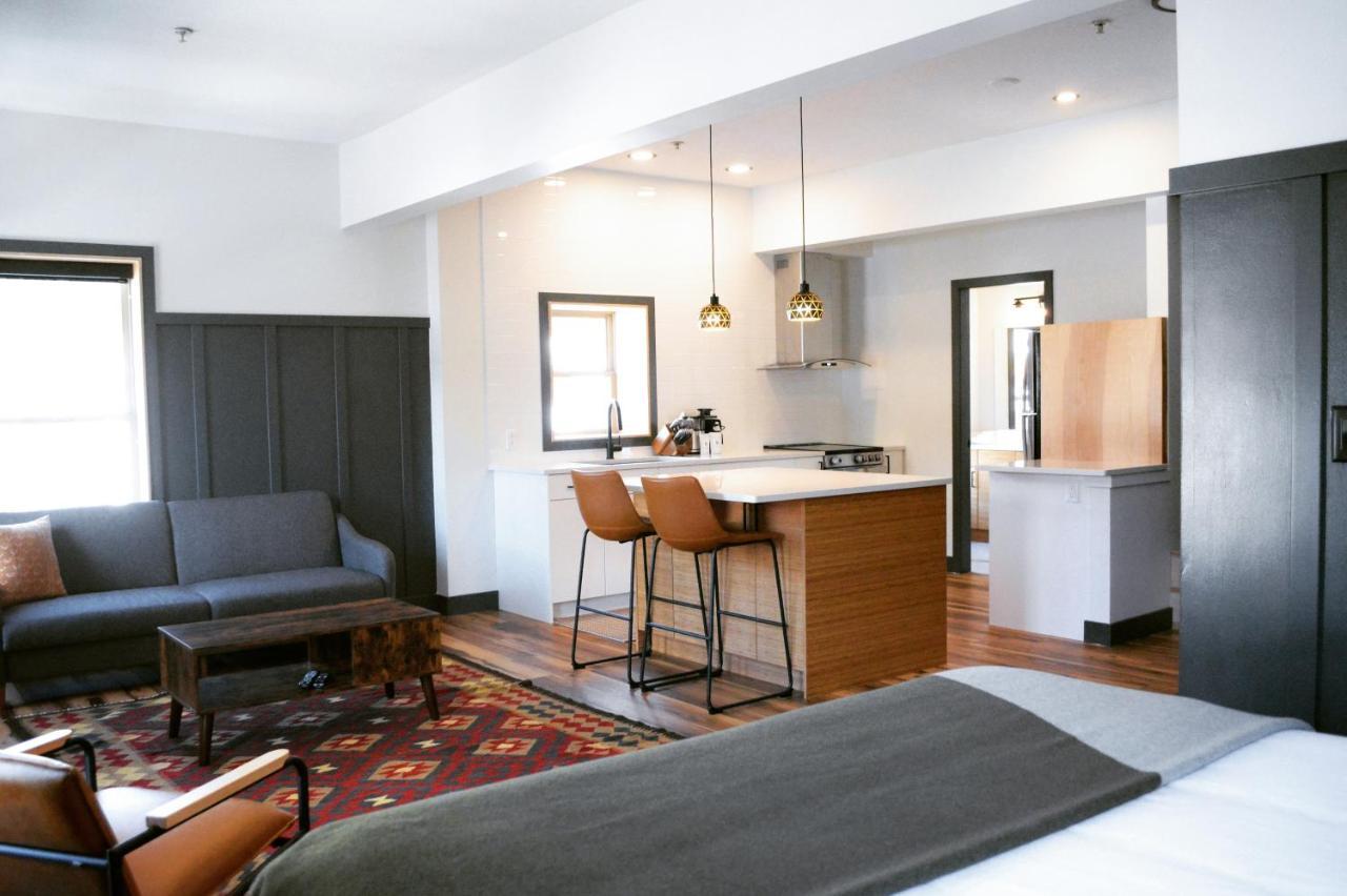 The Flying Steamshovel Inn Rossland Bagian luar foto