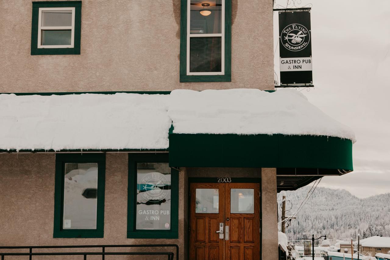 The Flying Steamshovel Inn Rossland Bagian luar foto