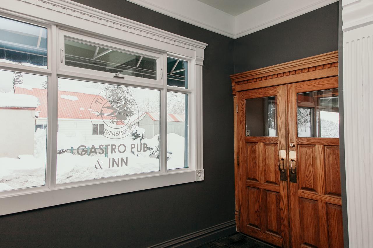 The Flying Steamshovel Inn Rossland Bagian luar foto