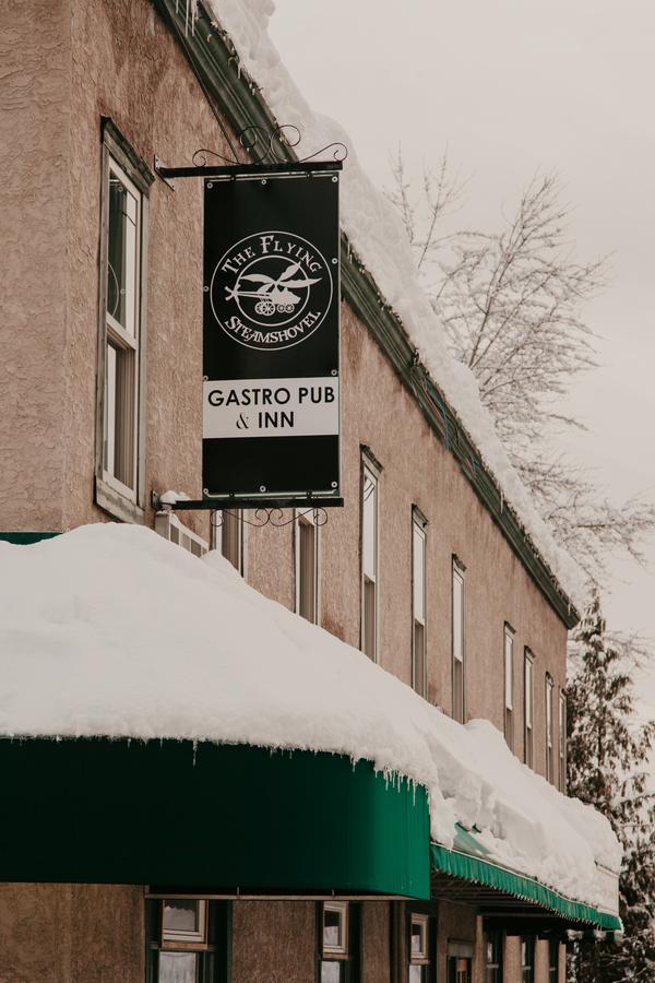 The Flying Steamshovel Inn Rossland Bagian luar foto
